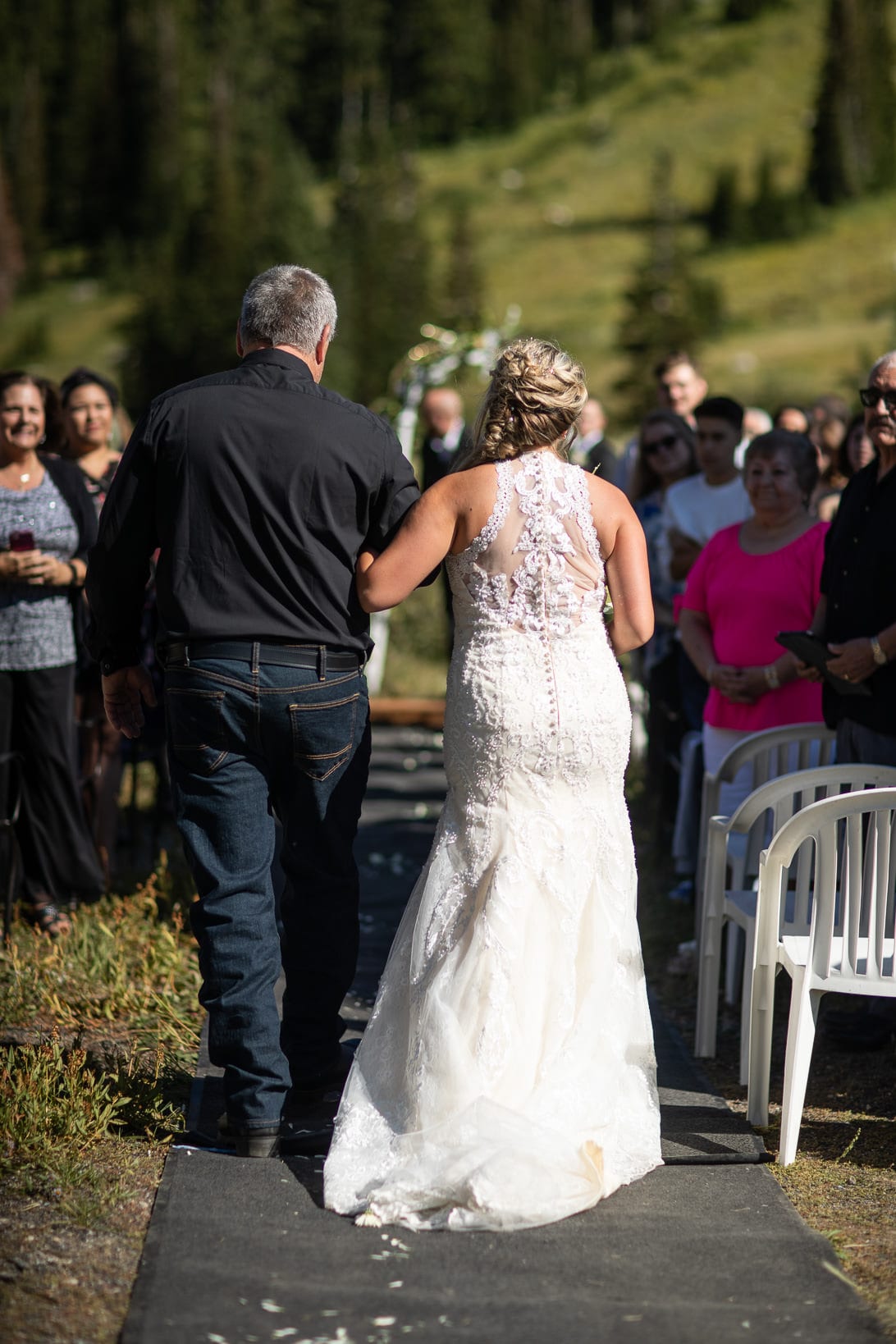 Dad walks bride down the isle