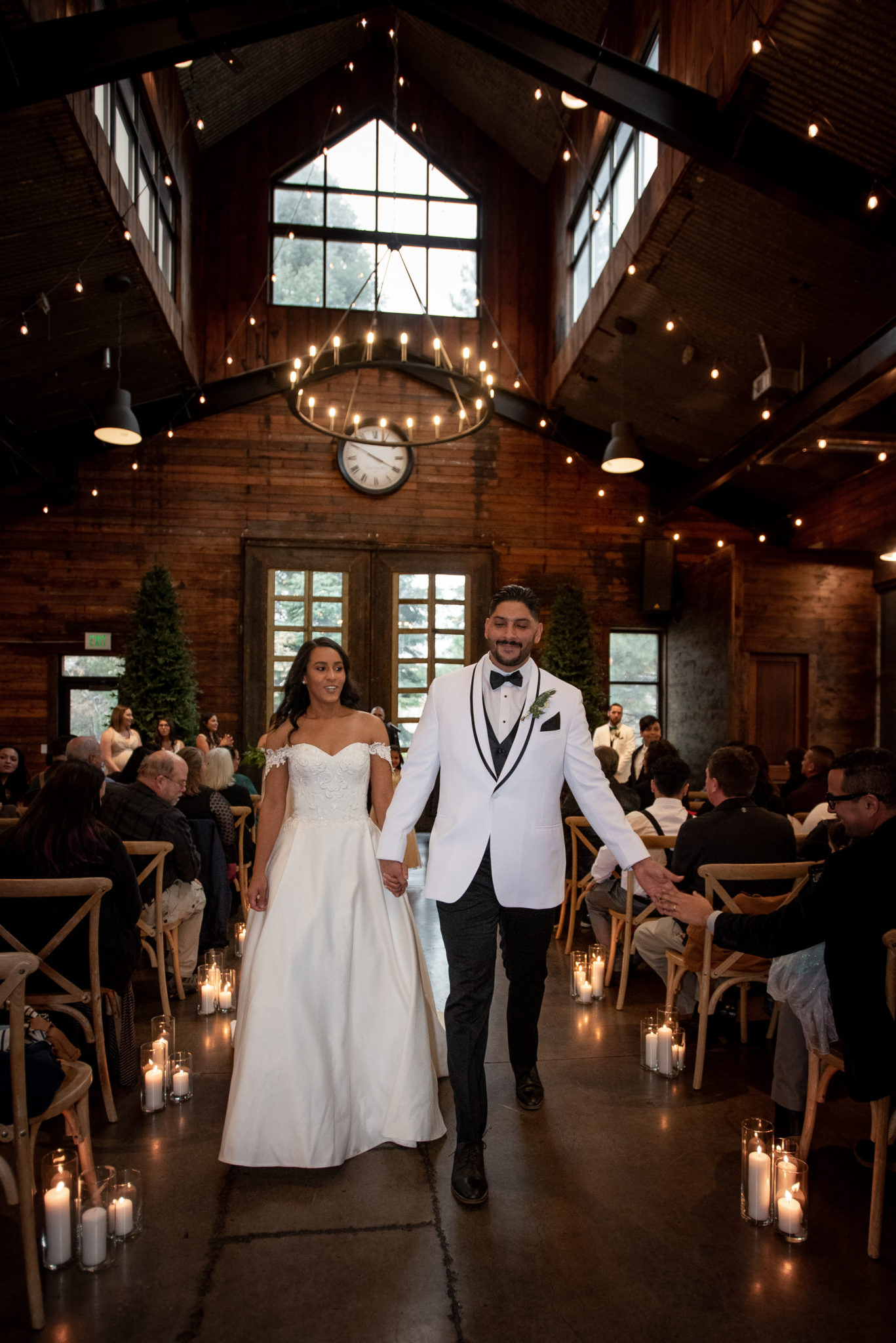 Winter Wedding Kiss