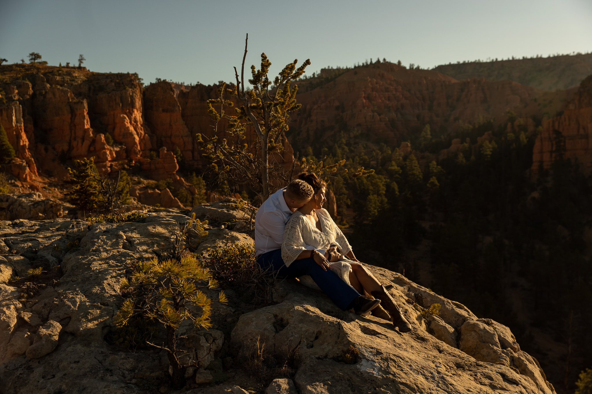 Brides Enjoy Sunrise in Bryce Canyon